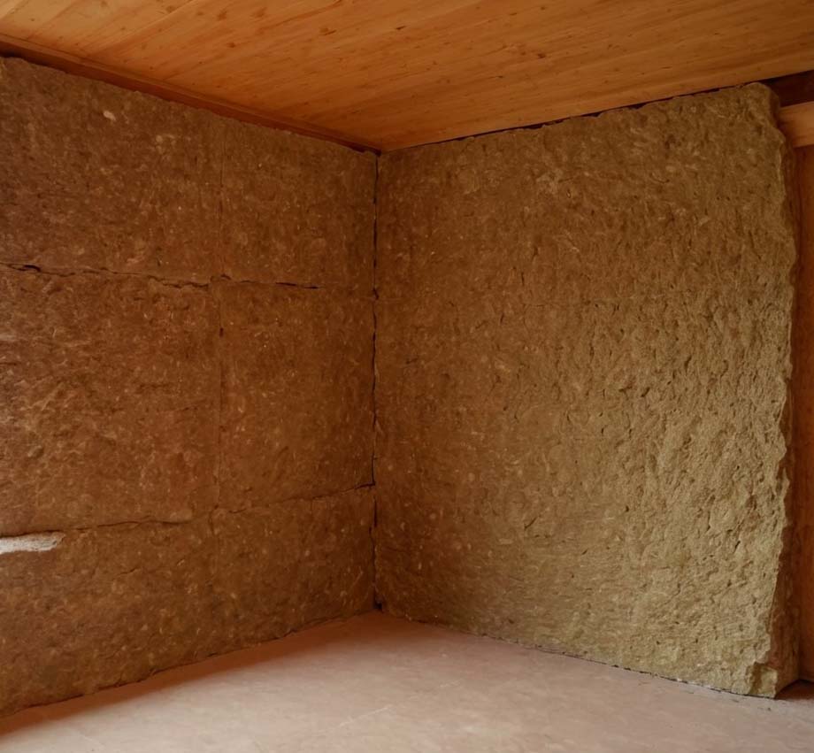 Какой выбрать утеплитель для деревянного дома?